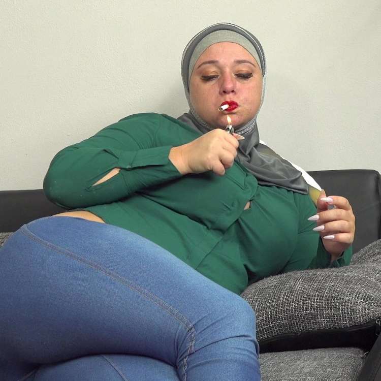 Muslim wife tries a cock cigarette | PornCZ.com